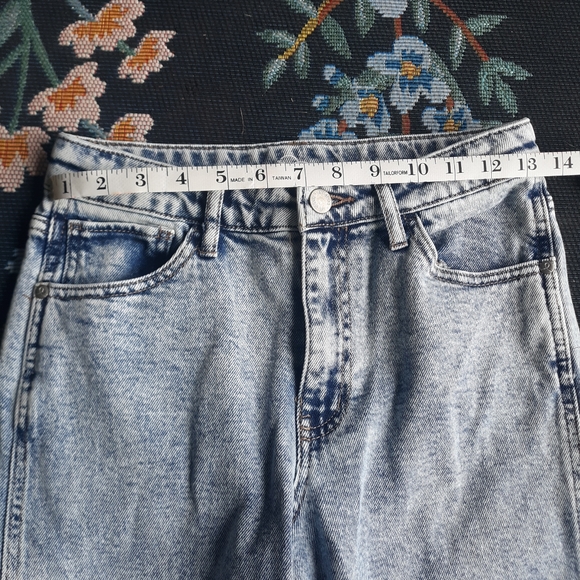 Acid Wash Wide-leg Jeans - Picture 3 of 6